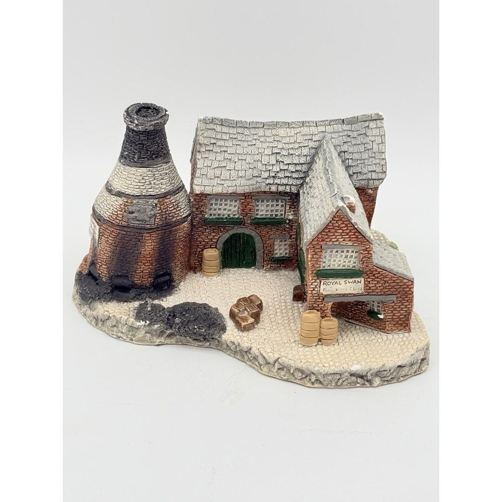 Peter Tomlins Vintage 1985 Naturecraft Royal Swan Cottage Figurine England